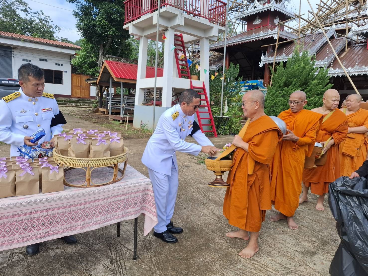 ✨สพอ.ปางมะผ้า ร่วมพิธีถวายพระราชกุศลและจุดเทียนถวายพระพรชัยมงคล เนื่องในวันเฉลิมพระชนมพรรษา 4 รอบ สมเด็จพระนางเจ้าฯ พระบรมราชินี  ⏰วันพุธที่ 3 มิถุนายน 2569  🍃อำเภอปางมะผ้า โดย นายวีรพงศ์ รัตนศรี นายอำเภอปางมะผ้า  เป็นประธานในพิธีถวายเครื่องราชสักการะ วางพานพุ่ม และพิธีจุดเทียนถวายพระพรชัยมงคล เนื่องในโอกาสวันเฉลิมพระชนมพรรษา 4 รอบ สมเด็จพระนางเจ้าสุทิดา พัชรสุธาพิมลลักษณ พระบรมราชินี วันที่ 3 มิถุนายน 2569  โดยมีหัวหน้าส่วนราชการ ข้าราชการ ทหาร ตำรวจ องค์กรปกครองส่วนท้องถิ่น และประชาชนในพื้นที